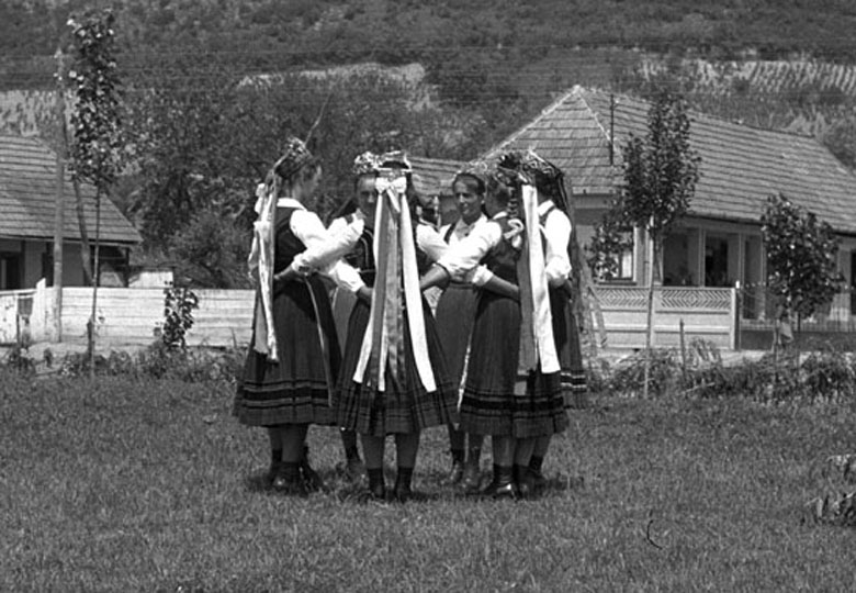 minden magyarok tanca magyarlapad karikazo
