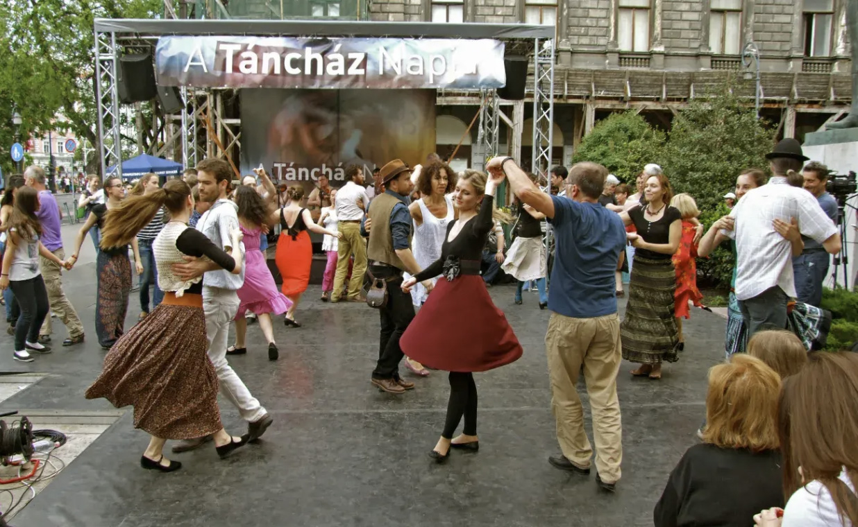 xii tanchaz napja
